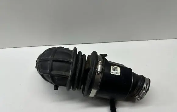 Chevrolet Camaro Air intake duct part 84486693