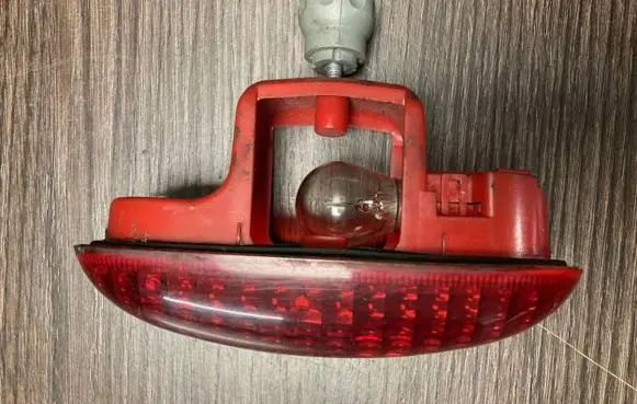 Nissan Primastar Third/center stoplight 93850108 8200209522A