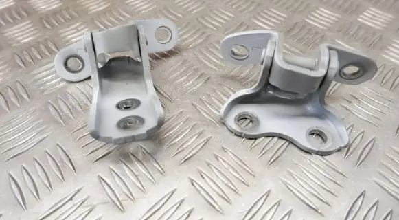 Toyota Yaris XP210 Front door hinge set 6872002060 6874002050