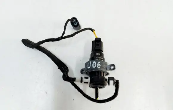 BMW 2 Active Tourer U06 Windscreen/windshield washer pump 5A04D89