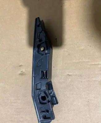 Skoda Kamiq Front bumper mounting bracket 658807183