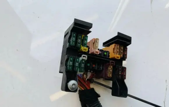 Mercedes-Benz E W211 Fuse box set 2115450301