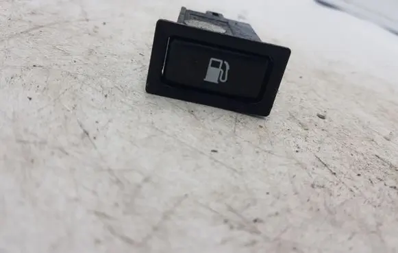 Toyota Avensis T250 Fuel tank opening switch 5660165