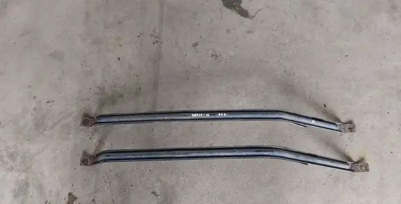 Fuel tank mounting bracket