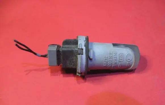 Nissan Sunny Number plate light IKI6124 E44021