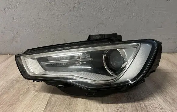 Audi A3 S3 8V Headlight/headlamp 8V0941005