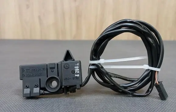 Mercedes-Benz SLK R171 Convertible roof hinge 1718202410 A1718202410