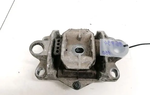 Ford Mondeo Mk III Engine mount bracket