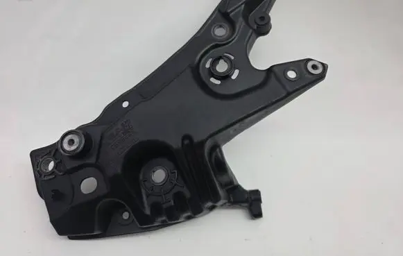 Volvo V60 Fender mounting bracket 32288930
