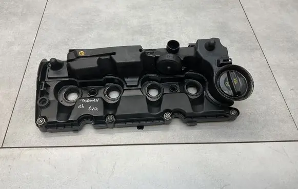 Volkswagen Golf Sportsvan Rocker cam cover 04L103475