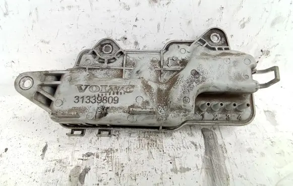 Vacuum air tank