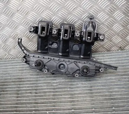 Opel Vivaro Intake manifold 118302761R
