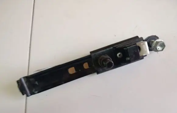 Toyota Avensis T250 Seat belt adjustment rail