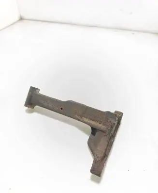 Toyota Avensis T270 Engine mounting bracket 3311805010