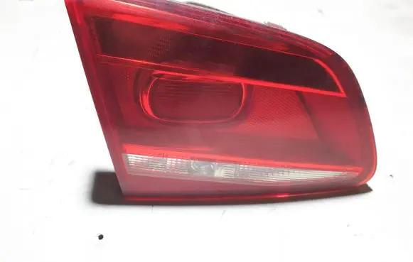 Volkswagen PASSAT B7 Tailgate rear/tail lights 3AE945095