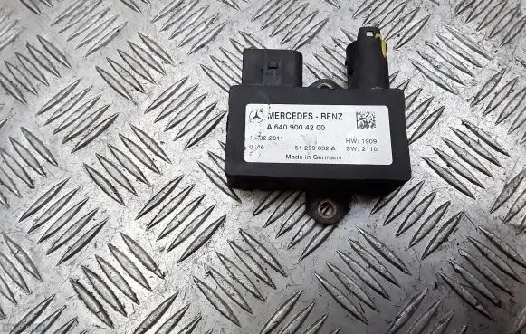 Mercedes-Benz B W245 Glow plug pre-heat relay a6409004200