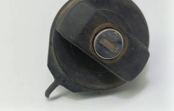 Volkswagen Caddy Fuel tank filler cap 1J0201553AF