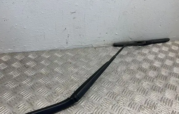 Nissan Juke I F15 Front wiper blade arm W000014867