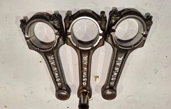 Fiat Panda III Connecting rod/conrod 