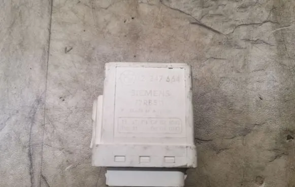 BMW 5 E39 Glow plug pre-heat relay 2247664