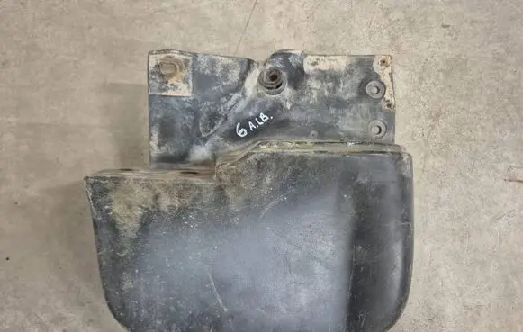 Mitsubishi Pajero Sport I Rear mudguard MR230944