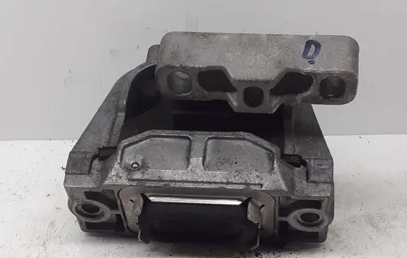 Volkswagen Touran II Engine mount bracket