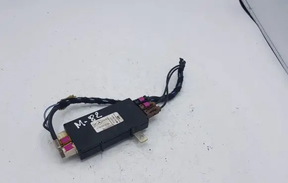 Mercedes-Benz A W169 Aerial antenna amplifier A1698200089