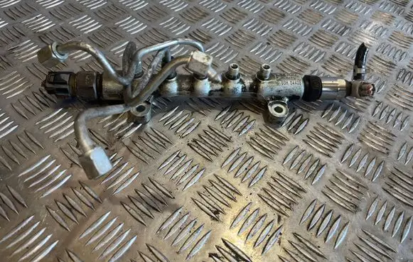 Toyota Avensis T250 Fuel main line pipe 8945860010