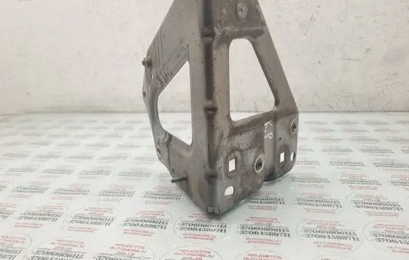 Audi A6 S6 C6 4F Fender mounting bracket 4F0821135