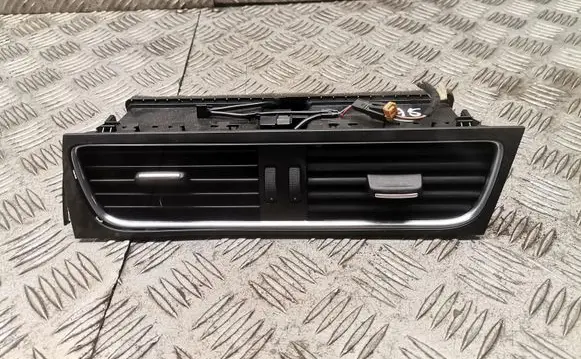 Audi A5 8T 8F Dash center air vent grill 8t2820951c