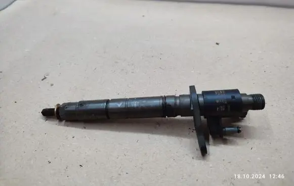 Fuel injector