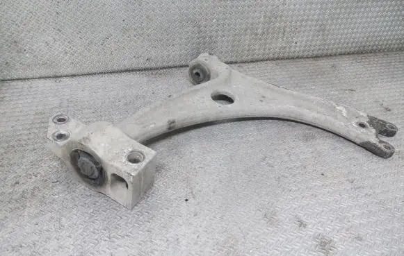 Volkswagen PASSAT B6 Front lower control arm/wishbone