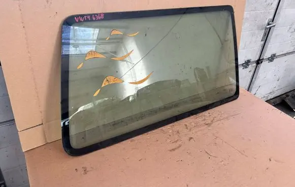 Volkswagen Transporter - Caravelle T4 Front triangle window/glass 