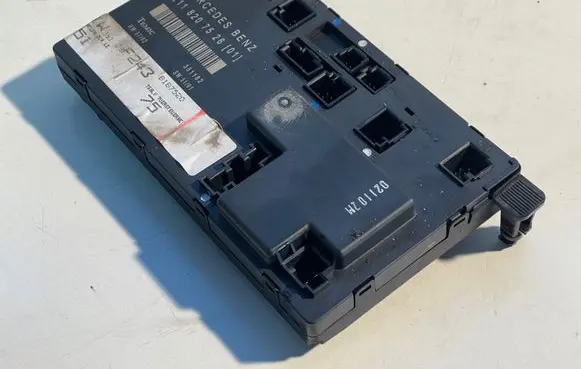 Mercedes-Benz E W211 Door control unit/module 2118207526