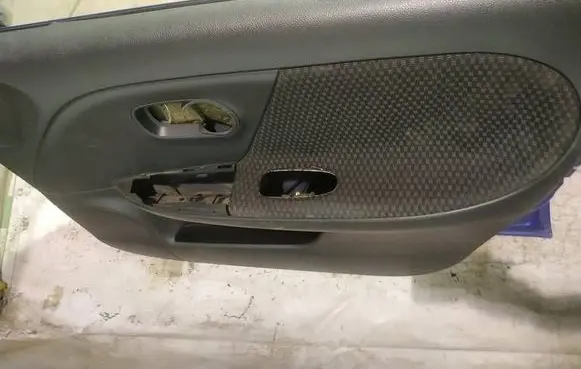 Nissan Note (E11) Front door card panel trim