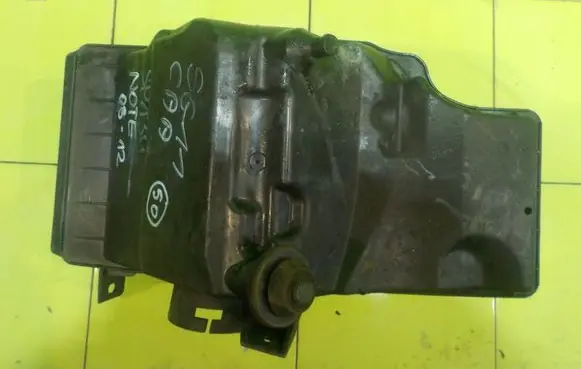 Nissan Note (E11) Air filter box 