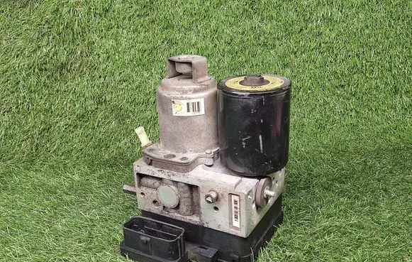 Toyota Prius (NHW20) ABS Pump 4451047050