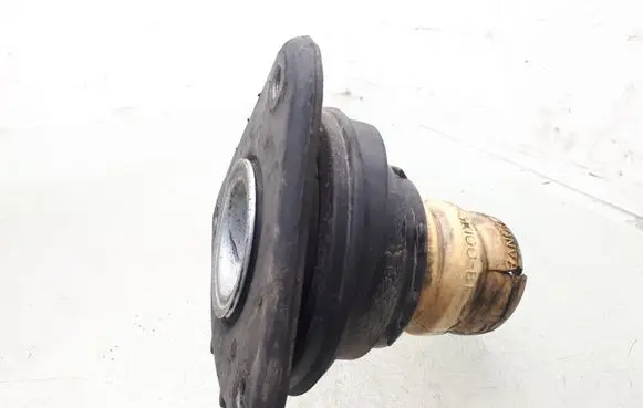 Ford Focus Front coil spring rubber mount 3M513K100BF