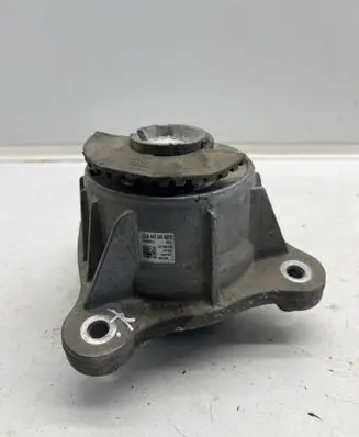 Mercedes-Benz V Class W447 Engine mount bracket A4472410213 ZGS005