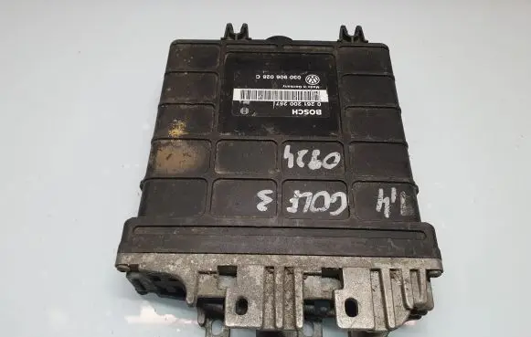 Volkswagen Golf III Engine control unit/module 030906026C 0261200257