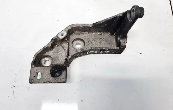 Volvo S40, V40 Engine mounting bracket 8200055566