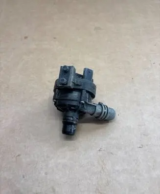 Peugeot 3008 II Water pump 9823813380 0392023422
