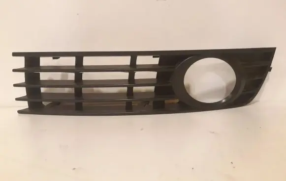 Audi A4 S4 B6 8E 8H Front bumper lower grill 8E0807681