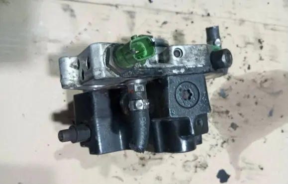 Volvo C30 Fuel injection high pressure pump 30756125 0445010111 16328