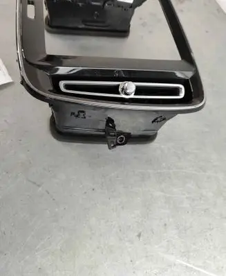 Volvo C40 Radio/GPS head unit trim 31442627