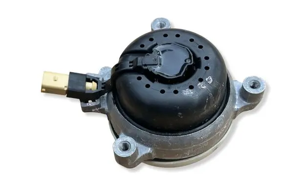 Audi A8 S8 D5 Engine mount bracket 4M0399152Q