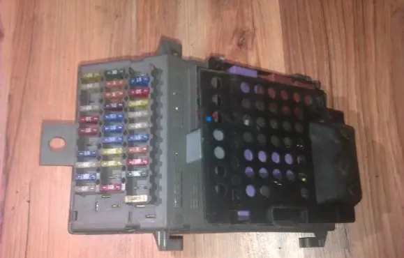 Renault Laguna I Fuse box set 7700821586