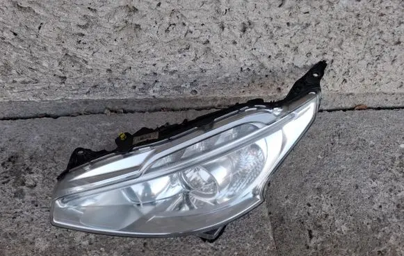 Skoda Fabia Mk2 (5J) Headlight/headlamp 