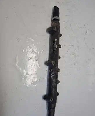 Volvo V70 Fuel main line pipe 8658252 001240