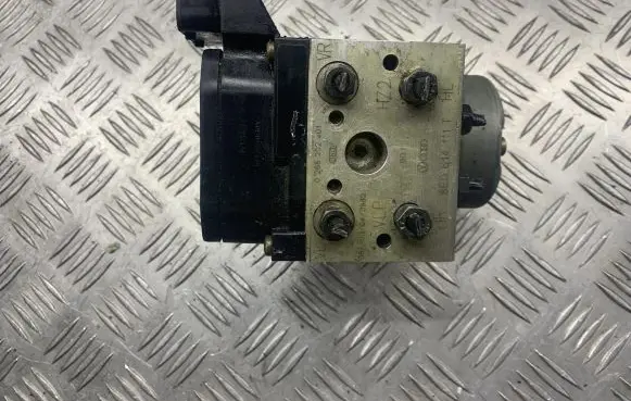 Volvo V70 ABS Pump 9496946